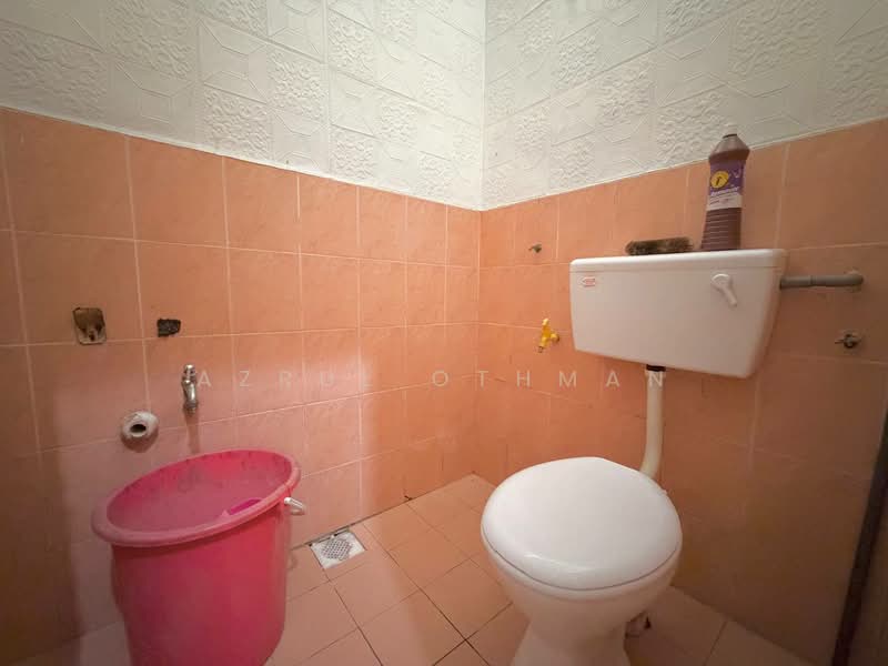 Rumah Teres 1 Tingkat untuk Dijual di Taman Bukit Chedang (Seremban) - Azrul Othman - Bathroom - PropertyGuru.com.my