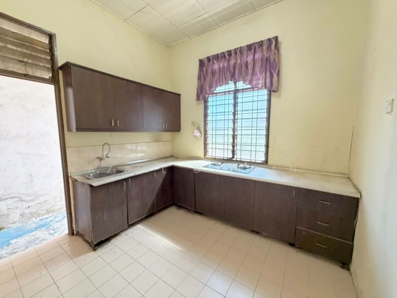 Rumah Teres 1 Tingkat untuk Dijual di Taman Bukit Chedang (Seremban) - Azrul Othman - Kitchen - PropertyGuru.com.my