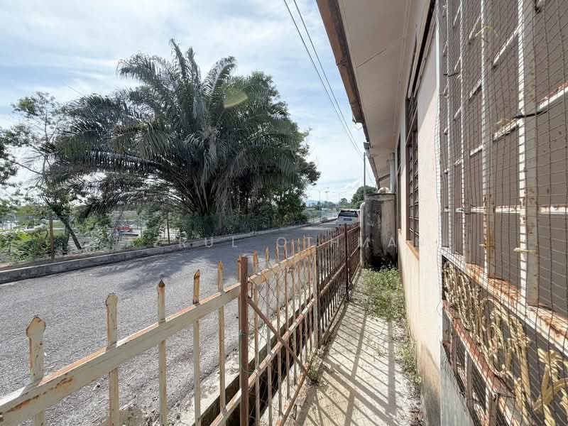 Rumah Teres 1 Tingkat untuk Dijual di Taman Bukit Chedang (Seremban) - Azrul Othman - Exterior - PropertyGuru.com.my