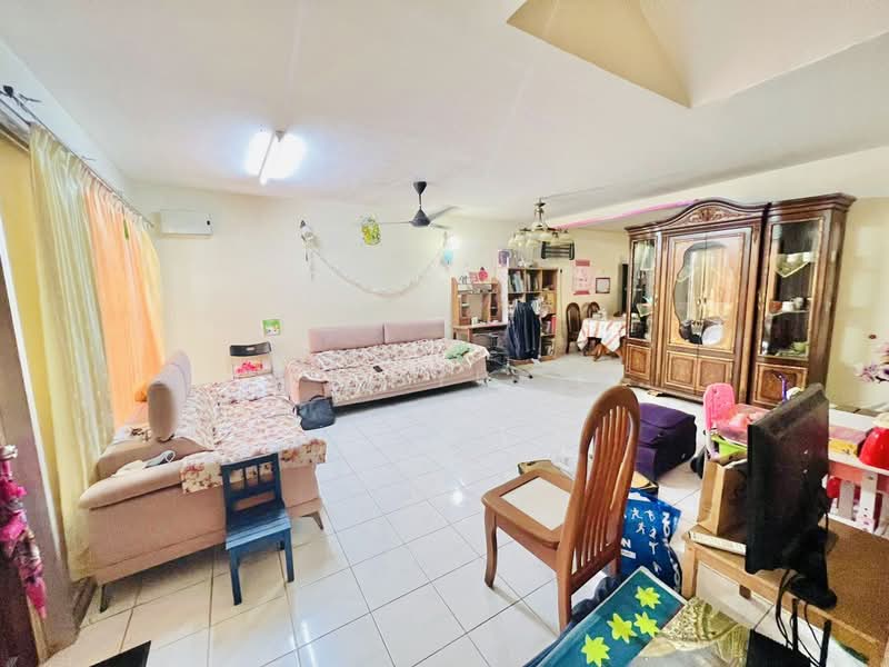 Rumah Teres untuk Dijual di Taman Bukit Permata (Selayang) - Erin Yusof - Living Room - PropertyGuru.com.my