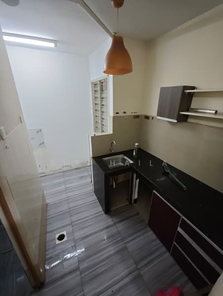 Pangsapuri untuk Disewa di Enggang Apartment - Siti Haila - Kitchen - PropertyGuru.com.my