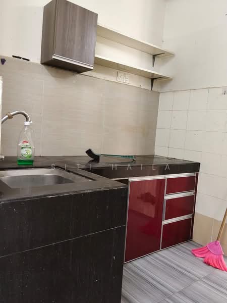 Pangsapuri untuk Disewa di Enggang Apartment - Siti Haila - Kitchen - PropertyGuru.com.my