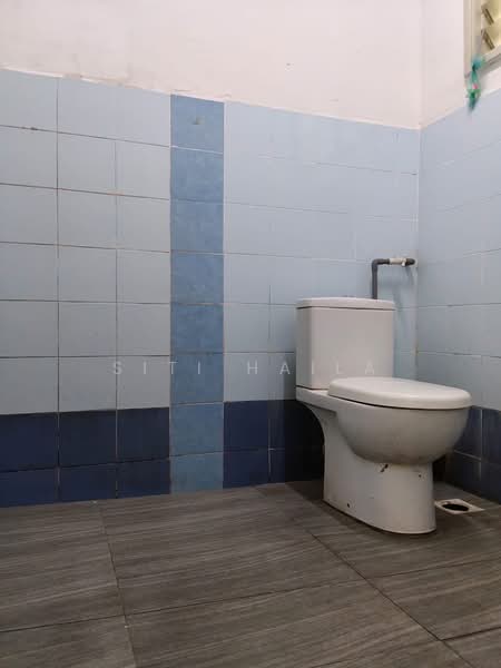 Pangsapuri untuk Disewa di Enggang Apartment - Siti Haila - Bathroom - PropertyGuru.com.my