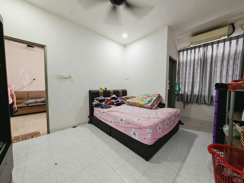 Rumah Teres 1 Tingkat untuk Dijual di Taman Rinting (Masai) - Kasper Lee - Bedroom - PropertyGuru.com.my