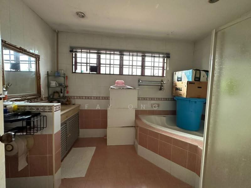 Semi-Detached House for Sale in Sunway Damansara (Kota Damansara) - Fay Ong - Bathroom - PropertyGuru.com.my