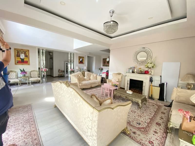 Rumah Berkembar untuk Dijual di Seksyen 13 (Shah Alam) - Amy . - Living Room - PropertyGuru.com.my