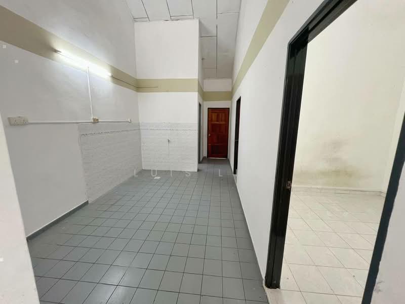 Rumah Teres 1 Tingkat untuk Dijual di Bandar Seri Alam (Masai) - Luis Lim - Corridor - PropertyGuru.com.my