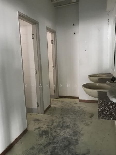 Kedai / Pejabat untuk Disewa di Petaling Jaya (Selangor) - Shareena . - Bathroom - PropertyGuru.com.my
