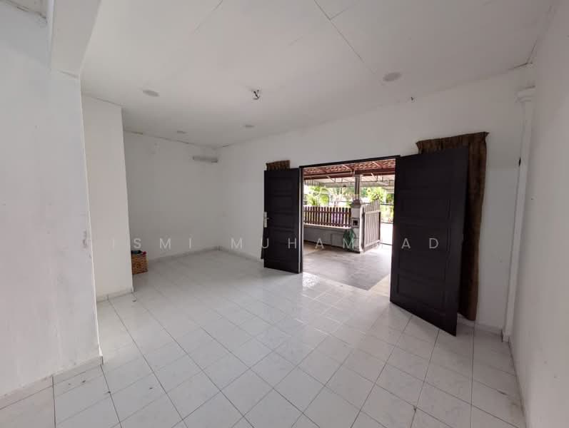 Rumah Teres 1 Tingkat untuk Dijual di Taman Krubong Jaya (Krubong) - Ismi Muhammad - Living Room - PropertyGuru.com.my