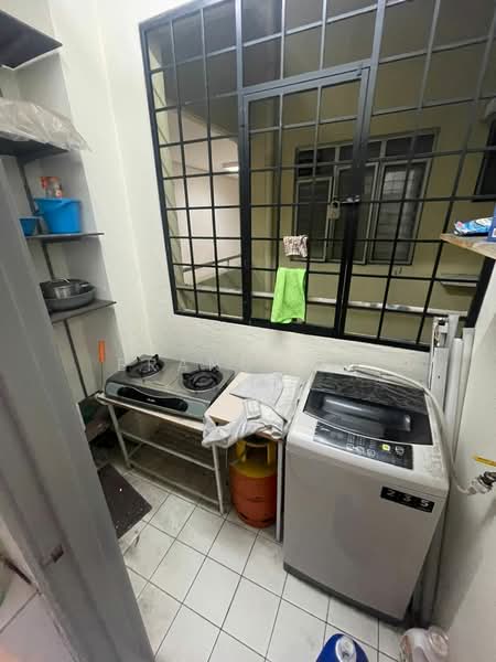 Kondominium untuk Dijual di Platinum Hill PV 5 - Brandon . - Kitchen - PropertyGuru.com.my
