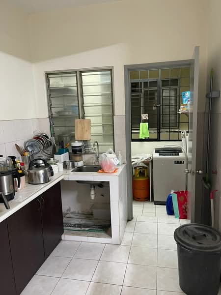 Kondominium untuk Dijual di Platinum Hill PV 5 - Brandon . - Kitchen - PropertyGuru.com.my