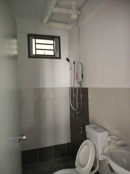 Rumah Flat untuk Disewa di PANGSAPURI CENDERA 1 - June Teo - Bathroom - PropertyGuru.com.my
