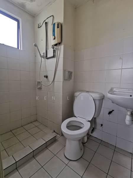 Pangsapuri untuk Disewa di Plaza Indah Apartment - Ken Liew - Bathroom - PropertyGuru.com.my