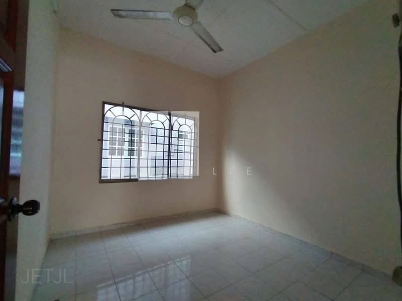 Rumah Teres untuk Dijual di Taman Saujana (Klang) - Tom Lee - PropertyGuru.com.my