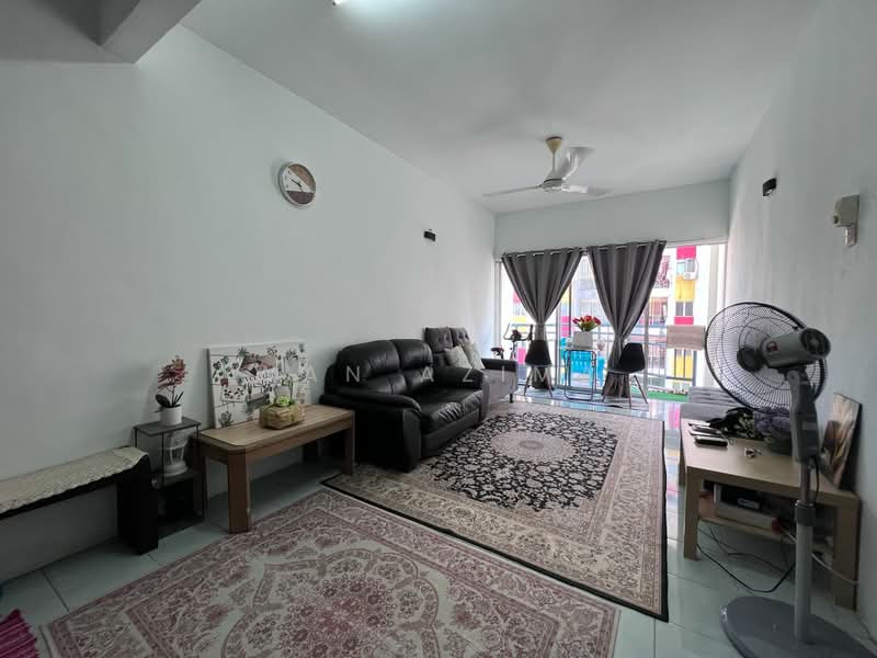 Pangsapuri untuk Dijual di Danau Sutera - Wan Azima - Living Room - PropertyGuru.com.my