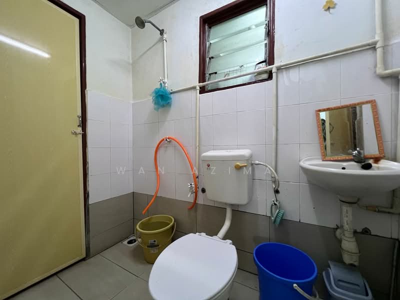 Pangsapuri untuk Dijual di Danau Sutera - Wan Azima - Bathroom - PropertyGuru.com.my