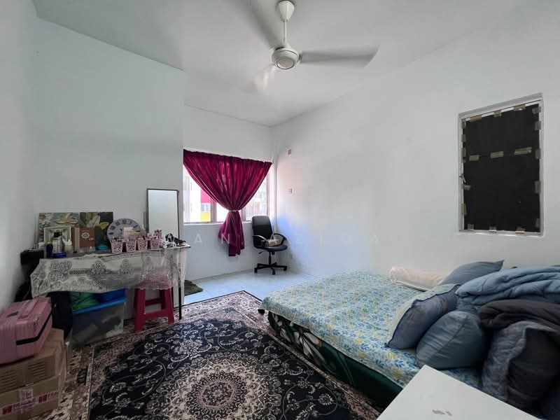 Pangsapuri untuk Dijual di Danau Sutera - Wan Azima - Bedroom - PropertyGuru.com.my