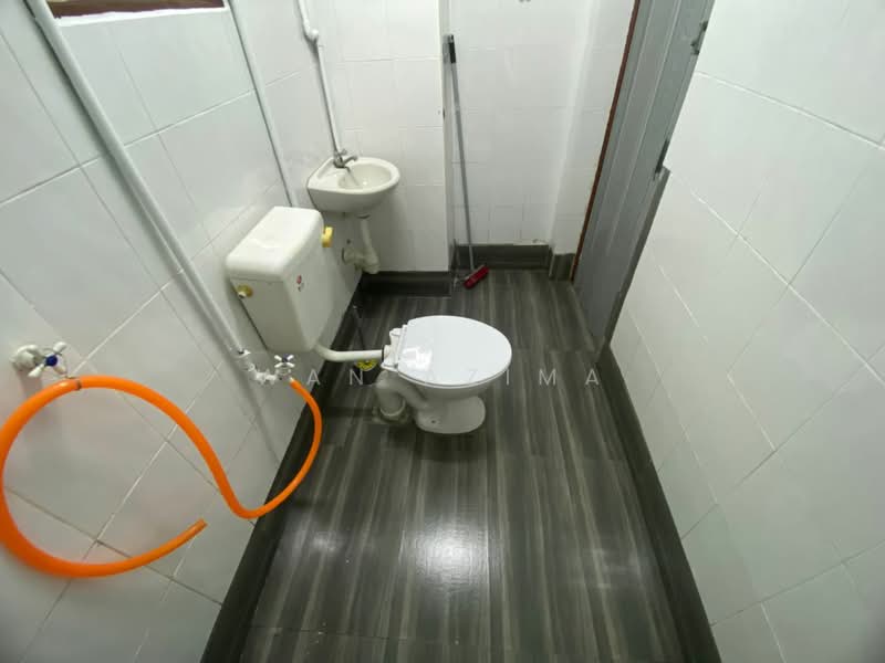 Pangsapuri untuk Dijual di Danau Sutera - Wan Azima - Bathroom - PropertyGuru.com.my