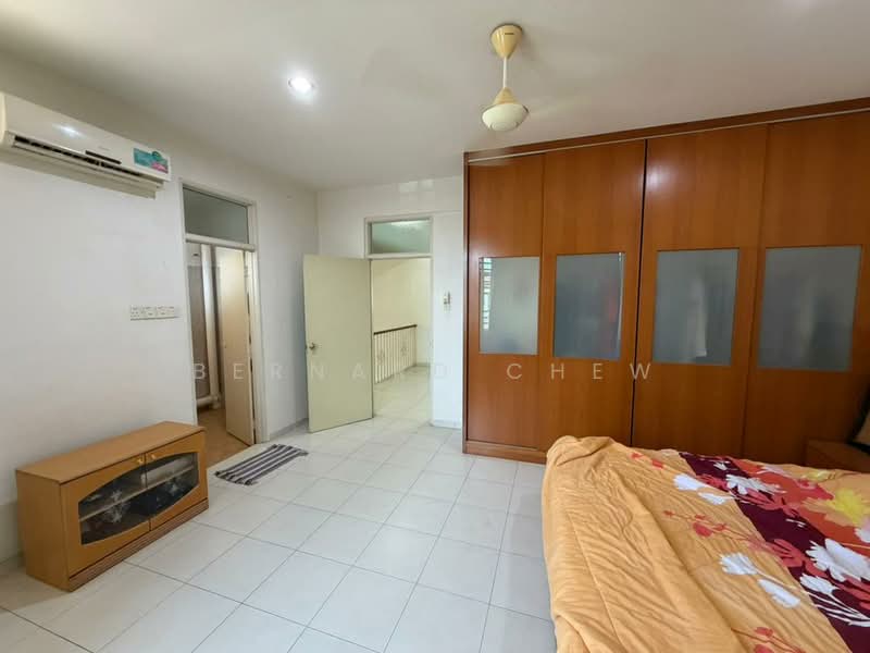 Rumah Teres 2 Tingkat untuk Dijual di Taman Iping (Batu Maung) - Bernard Chew - Bedroom - PropertyGuru.com.my