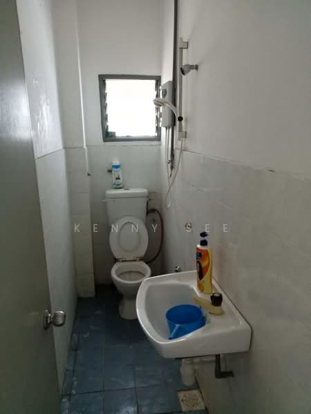 Apartment for Rent at Pangsapuri Kasturi Tiara - Kenny See - Bathroom - PropertyGuru.com.my