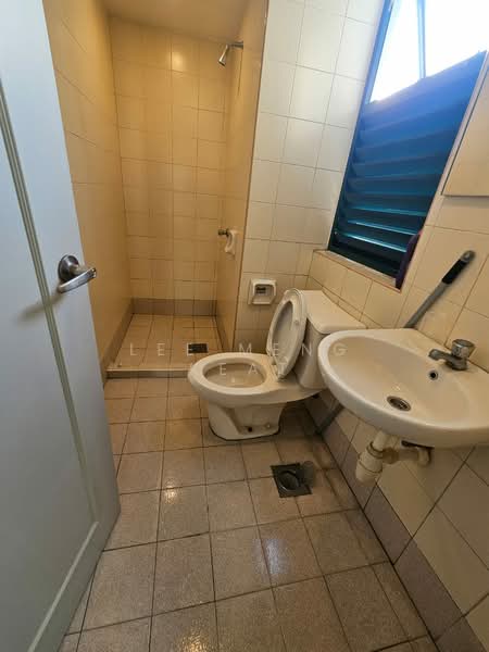 Kondominium untuk Disewa di The Regency Condominium - Lee Meng Keat - Bathroom - PropertyGuru.com.my