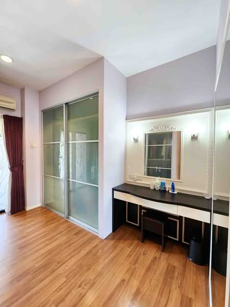 3-storey Terraced House for Sale in Taman Tasik Damai (Sungai Besi) - Suki Tan - Bedroom - PropertyGuru.com.my
