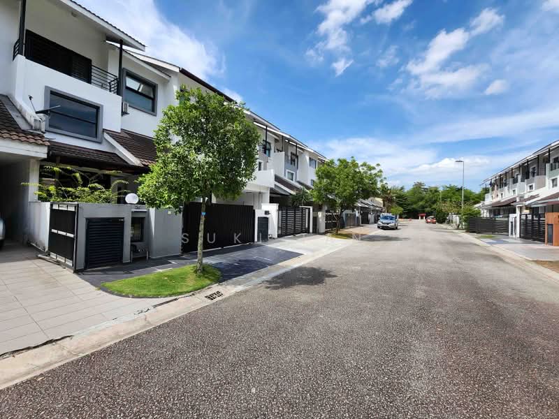 3-storey Terraced House for Sale in Taman Tasik Damai (Sungai Besi) - Suki Tan - Exterior - PropertyGuru.com.my