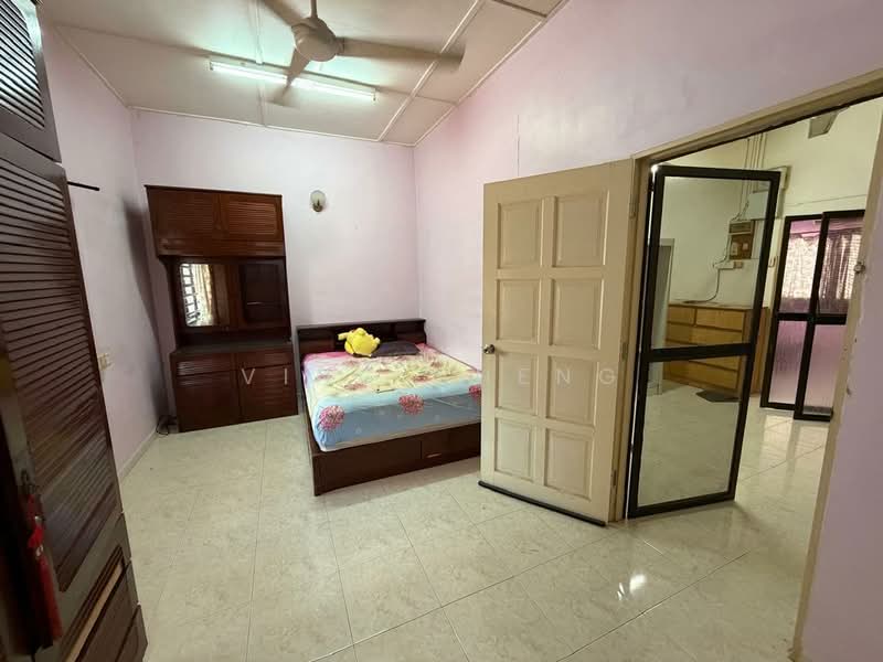 2-storey Terraced House for Rent in Taman Bukit Melaka (Bukit Baru) - Vinc Pheng - Bedroom - PropertyGuru.com.my