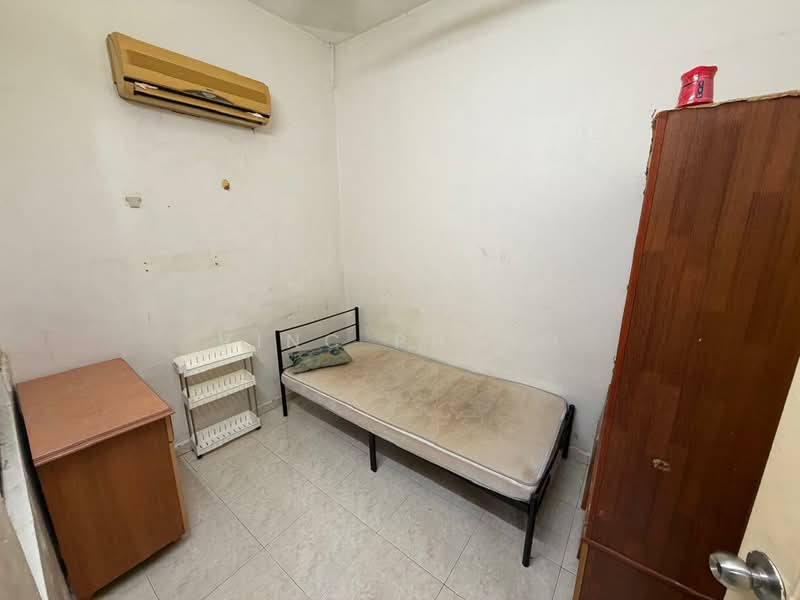 2-storey Terraced House for Rent in Taman Bukit Melaka (Bukit Baru) - Vinc Pheng - Bedroom - PropertyGuru.com.my