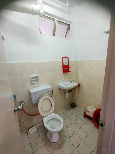 Apartment for Rent at Kiambang Apartment - Stanley Ooi - Bathroom - PropertyGuru.com.my