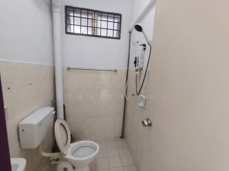 Pangsapuri untuk Disewa di Kiambang Apartment - Stanley Ooi - Bathroom - PropertyGuru.com.my