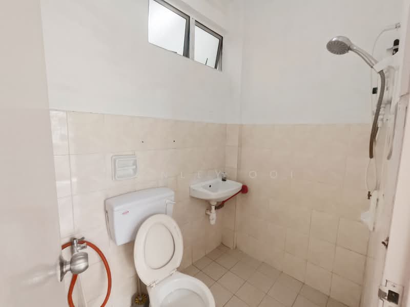 Pangsapuri untuk Disewa di Kiambang Apartment - Stanley Ooi - Bathroom - PropertyGuru.com.my