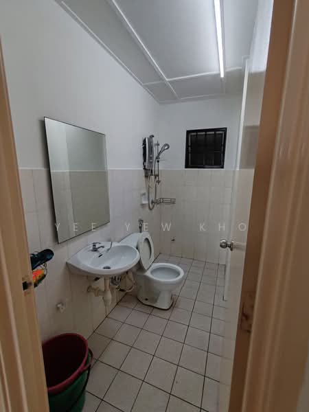 Apartment for Rent at Jalil Damai Apartments - Yee Yew Kho - Bathroom - PropertyGuru.com.my