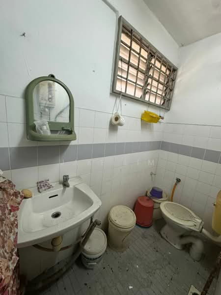 Rumah Flat untuk Dijual di PPR Pudu Ulu - Jake Lim - Bathroom - PropertyGuru.com.my