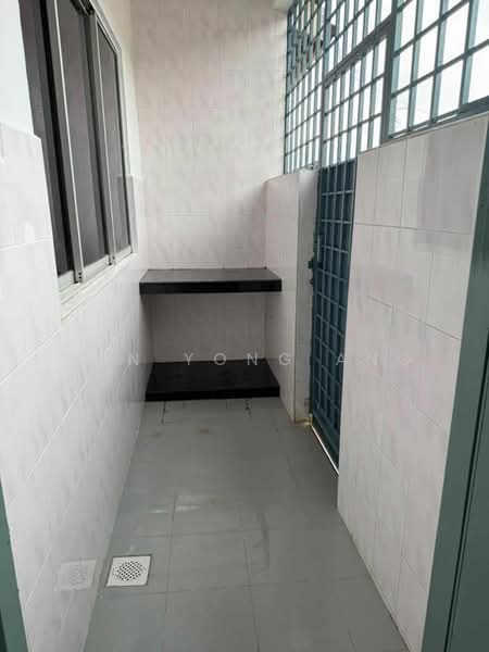 Rumah Teres 1 Tingkat untuk Dijual di Taman Kota Masai (Pasir Gudang) - Han Yong Ang - Balcony - PropertyGuru.com.my