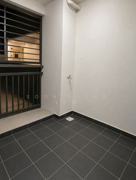 Servis Apartment untuk Dijual di Maxim Residences - Soon Sheng Law - Balcony - PropertyGuru.com.my