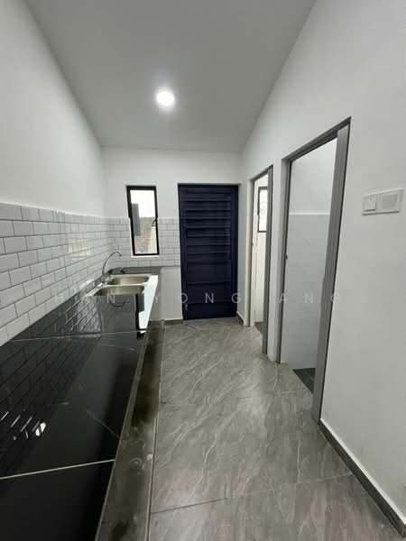 Rumah Teres 1 Tingkat untuk Dijual di Taman Saleng Jaya (Kulai) - Han Yong Ang - Kitchen - PropertyGuru.com.my