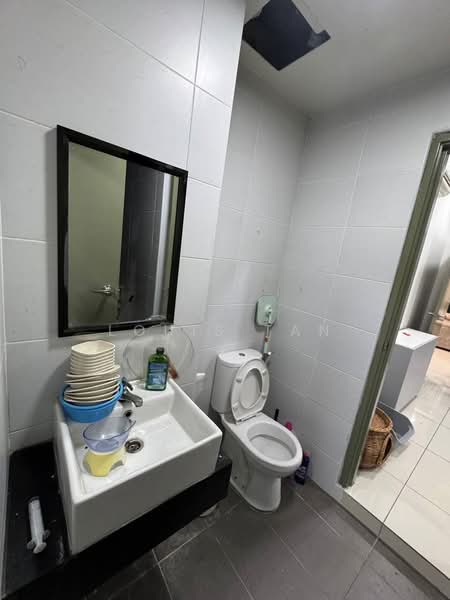 Servis Apartment untuk Disewa di KSL Residence @ Daya - Louis Tan - Bathroom - PropertyGuru.com.my
