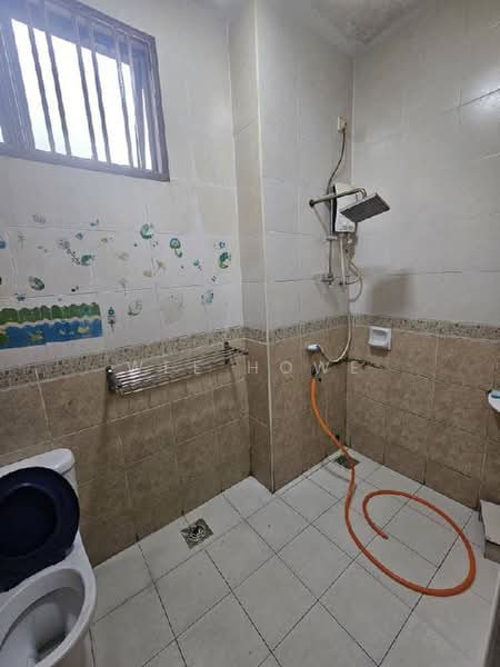 Rumah Berkembar untuk Dijual di Taman Sutera Utama (Skudai) - Wee Howe - Bathroom - PropertyGuru.com.my