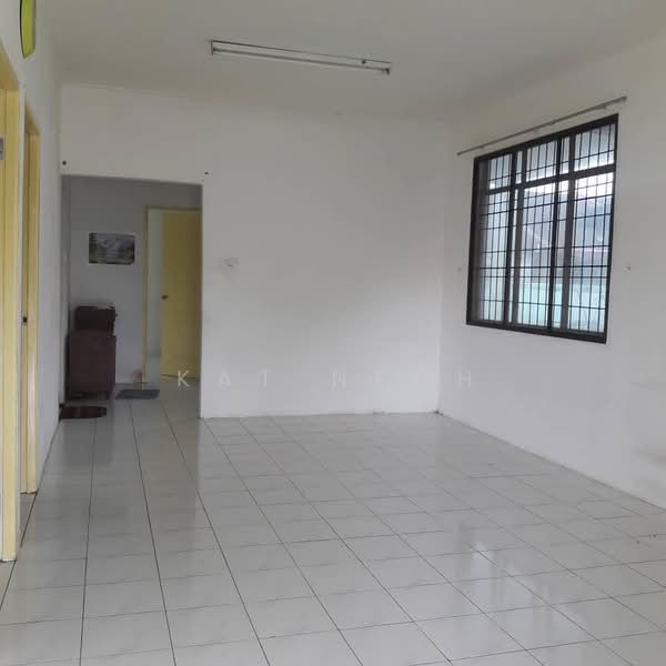 2-storey Terraced House for Sale in Petaling Jaya (Selangor) - KAT NEOH - Living Room - PropertyGuru.com.my