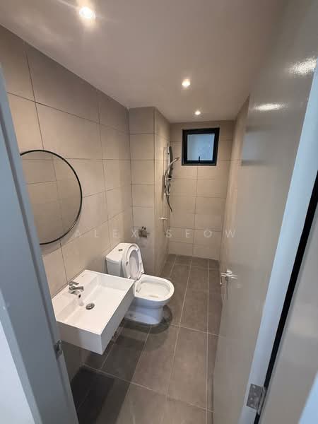 Servis Apartment untuk Disewa di M Luna - Alex Seow - Bathroom - PropertyGuru.com.my