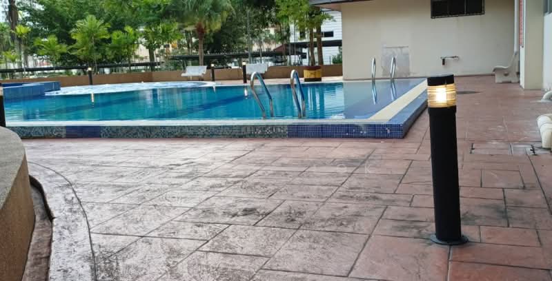 Pangsapuri untuk Dijual di Relau Vista Apartment - Sunny Lok - Pool - PropertyGuru.com.my