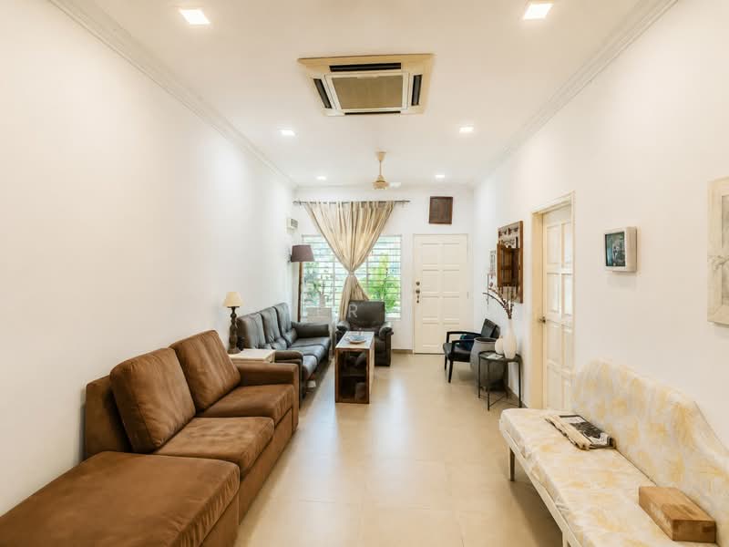 1-storey Terraced House for Sale in Seksyen 22 (Petaling Jaya) - Cooper Chow - Living Room - PropertyGuru.com.my