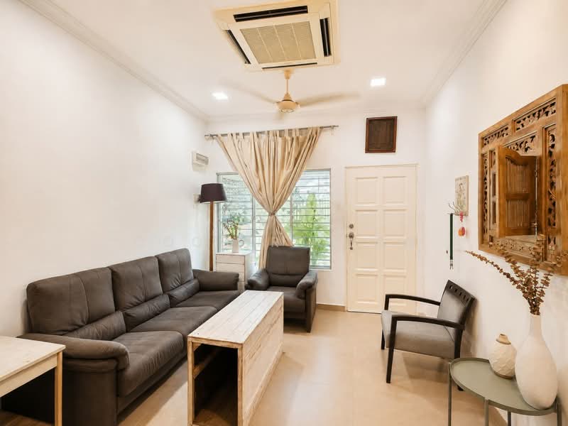 1-storey Terraced House for Sale in Seksyen 22 (Petaling Jaya) - Cooper Chow - Living Room - PropertyGuru.com.my