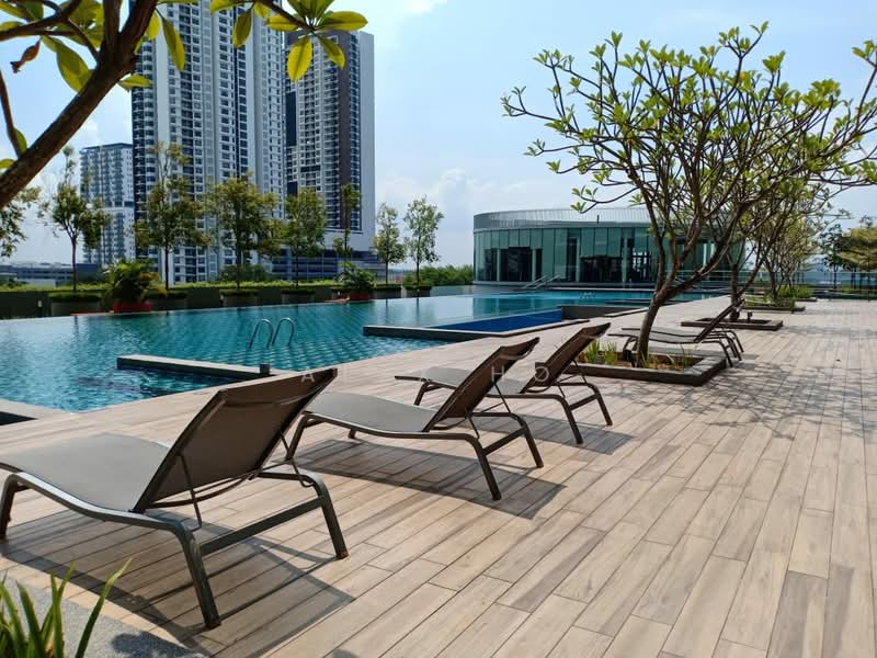 Servis Apartment untuk Dijual di Luminari - Alex Ho - Pool - PropertyGuru.com.my