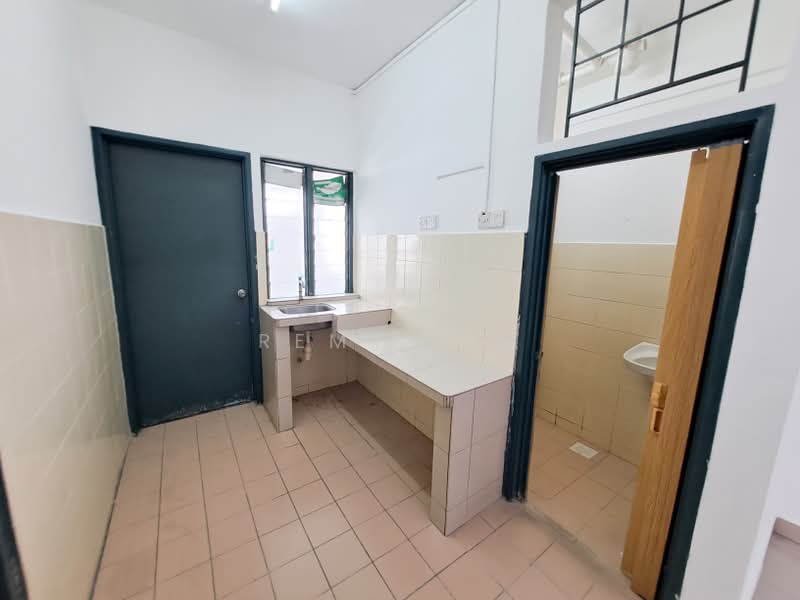 Apartment for Sale at Pandan Ria Apartment (Block A) - Remy Lim - Kitchen - PropertyGuru.com.my