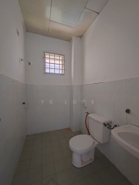 Pangsapuri untuk Dijual di Sentosa Court - YS Lock - Bathroom - PropertyGuru.com.my