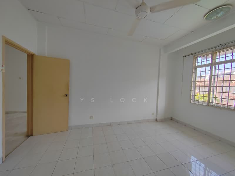 Pangsapuri untuk Dijual di Sentosa Court - YS Lock - Interior - PropertyGuru.com.my