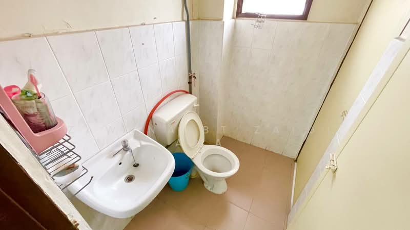 Terraced House for Sale in Taman Indah Perdana (Kepong) - Zawana BT Zaidi Ana - Bathroom - PropertyGuru.com.my
