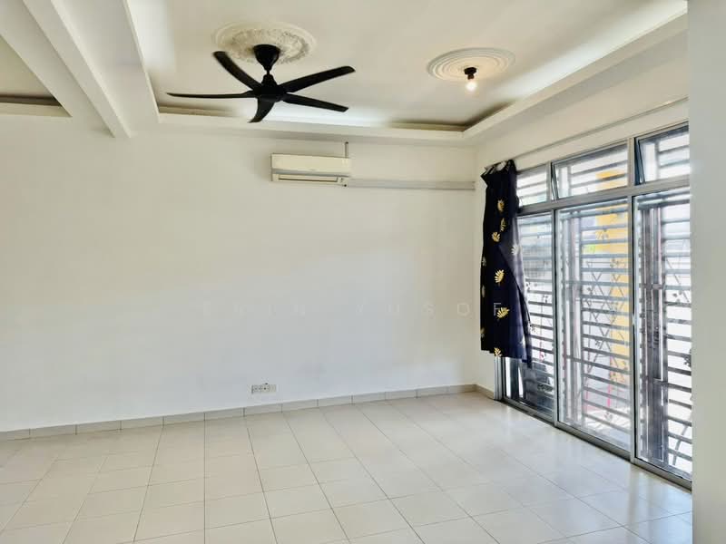Rumah Teres untuk Disewa di Taman Intan Baiduri (Sepang) - Erin Yusof - Living Room - PropertyGuru.com.my